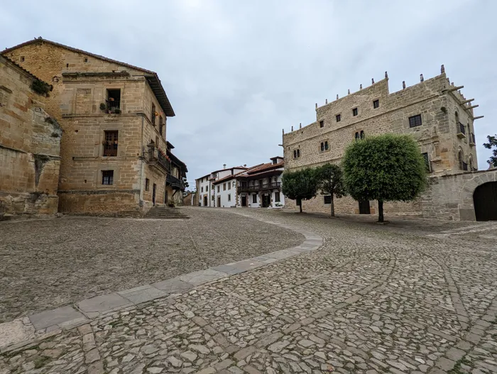 Mittelalterliche Gasse in Santillana del Mar